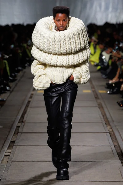 Look 25